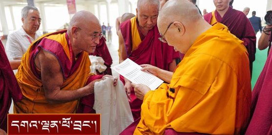 ཤར་རྩེ་དང་སྒོ་མང་གཉིས་ཀྱི་དཔེ་ཁྲིད་རྒན་སོགས་དད་ལྡན་ ༤༠༠ ལྷག་ལ་མཇལ་ཁ།