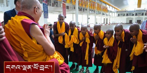 མོན་གྷོ་འདོད་རྒུ་གླིང་གི་དྭང་བླངས་སྐུ་སྲུང་བ་སོགས་ལ་མཇལ་ཁ།