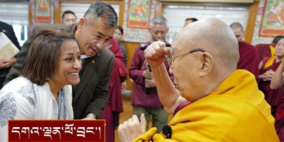བོད་རིགས་དང་ཕྱི་རྒྱལ་ཡུལ་གྲུ་འདྲ་མིན་གྱི་དད་ལྡན་མཇལ་བཅར་བ་ ༣༠༠ ལྷག་ལ་མཇལ་ཁ་སྩལ་བ།