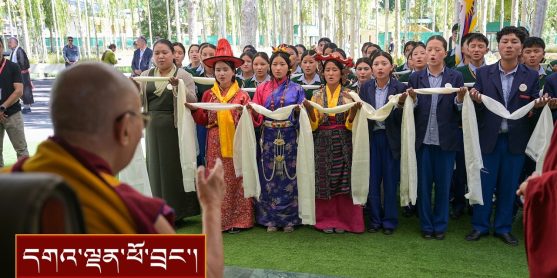 ལ་དྭགས་བོད་ཁྱིམ་འཛིན་རིམ་བཅུ་པའི་སློབ་མ་དང་། སེམས་ཅན་སྲུང་སྐྱོབ་ཚོགས་པའི་ཚོགས་མི་སོགས་ལ་མཇལ་ཁ།