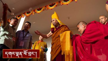 སྒོ་མང་གྲྭ་ཚང་གི་སོག་པོའི་སློབ་གཉེར་བ་རྣམས་ལ་བཀའ་སློབ།