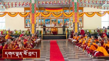 བཙུན་དགོན་བྱང་ཆུབ་ཆོས་གླིང་གི་ཆོས་ར་དབུ་འབྱེད།