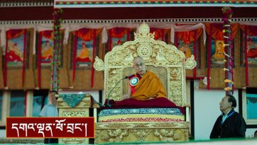 དབྱར་ཆོས་ཆེན་མོའི་དབུ་འབྱེད་མཛད་སྒོ།