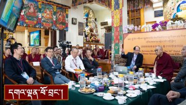 རྒྱ་རིགས་ཚན་རིག་པའི་ལྷན་དུ་ཚད་རྡུལ་དངོས་ཁམས་རིག་པའི་བརྗོད་གཞིའི་ཐོག་བགྲོ་གླེང་།