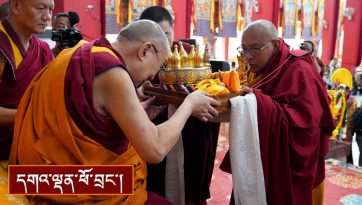 བློ་གསལ་གླིང་གྲྭ་ཚང་དུ་ཕེབས་སྟོན་མཛད་སྒོ།
