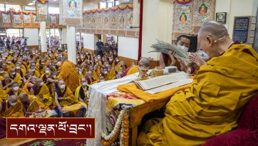 ལམ་རིམ་བསྡུས་དོན་གྱི་བཤད་ལུང་དང་། སྤྱན་རས་གཟིགས་རྒྱལ་བ་རྒྱ་མཚོའི་བཀའ་དབང་བཞུགས་སོ།།