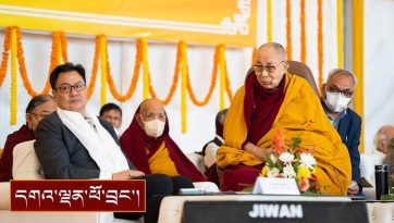 ཏཱ་ལའི་བླ་མ་བོད་དང་རྒྱ་གར་གནའ་བོའི་རིག་གཞུང་ལྟེ་གནས་ཁང་གི་རྩིག་རྨང་འཇོག་གནང་མཛད་པ།