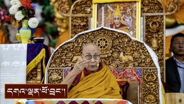 ལ་དྭགས་ལྕོག་ལམ་གསར་དུ་སམ་དྷརྨ་སཱེན་ཊར་གཙུག་ལག་ཁང་དུ་ཆིབས་བསྒྱུར་དང་བཀའ་སློབ།