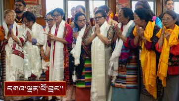 ཀ་རྡོར་སྒང་གསུམ་དང་བལ་ཡུལ་སོགས་ཀྱི་དད་ལྡན་བརྒྱ་དང་བརྒྱད་ཅུ་ཙམ་ལ་མཇལ་ཁ་སྩལ་བ།