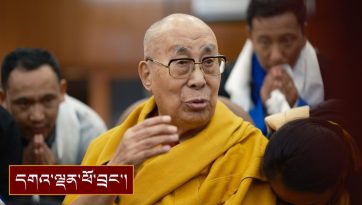 ས་གནས་འགོ་འཛིན་རྣམས་ཀྱི་འཛིན་སྐྱོང་ཚོགས་ཆེན་གྱི་ཚོགས་བཅར་བ་རྣམས་ལ་མཇལ་ཁ་དང་བཀའ་སློབ་སྩལ་བ།