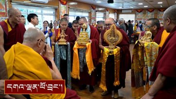སོག་པོའི་དགེ་བཤེས་འགའ་དང་། དེ་དག་གི་ནང་མི་ཉེ་འབྲེལ་རྣམས་ལ་མཇལ་ཁ་སྩལ་བ།