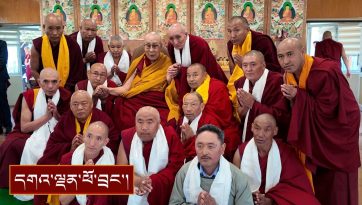 ལ་དྭགས་ཀྱི་དགོན་ཁག་བརྒྱད་ཀྱི་འཐུས་མི་སོགས་དད་ལྡན་ ༥༨༠ སྐོར་ལ་མཇལ་ཁ་སྩལ་བ།