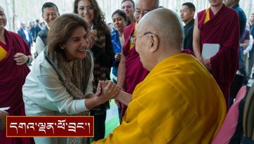 ཁྲུང་ཁྲུང་དཀར་མོའི་དུས་སྟོན་གྱི་ཚོགས་བཅར་བ་དང་། བསོད་གླིང་གི་བརྒྱ་ཤོག་༦དང་༧པའི་གཞིས་མི་སོགས་ལ་མཇལ་ཁ།