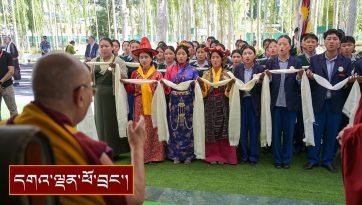 ལ་དྭགས་བོད་ཁྱིམ་འཛིན་རིམ་བཅུ་པའི་སློབ་མ་དང་། སེམས་ཅན་སྲུང་སྐྱོབ་ཚོགས་པའི་ཚོགས་མི་སོགས་ལ་མཇལ་ཁ།