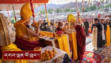 གནས་བཅུའི་སྒོ་ནས་བརྟན་བཞུགས་བསྟར་འབུལ་ཞུས་པ།