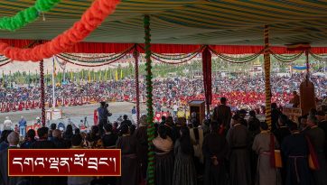 ལ་དྭགས་ལམ་སྒྲོན་སློབ་གྲྭའི་ལྔ་བཅུའི་དུས་དྲན་དང་དབྱར་ཆོས་ཆེན་མོ།