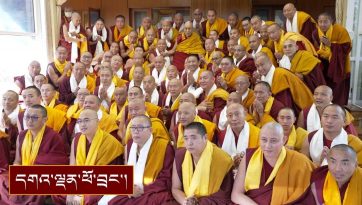 དཔལ་ལྡན་སྟོད་རྒྱུད་གྲྭ་ཚང་གི་འདི་ལོའི་ཆོས་ཐོག་དགེ་བཤེས་གྲངས་ ༧༥ ལ་མཇལ་ཁ་དང་བཀའ་སློབ་སྩལ་བ།
