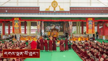བྱམས་ཆོས་དང་རིགས་ཚོགས་ཆོས་ཐོག་གི་བརྒལ་བརྟག་ལ་ཚོགས་ཕེབས་མཛད་པ།