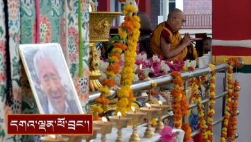 ༸སྐུའི་གཅེན་པོ་རྒྱལ་ལོ་དོན་གྲུབ་ཀྱི་འདས་མཆོད་ཐོག་ཆིབས་སྒྱུར་བསྐྱངས་པ།